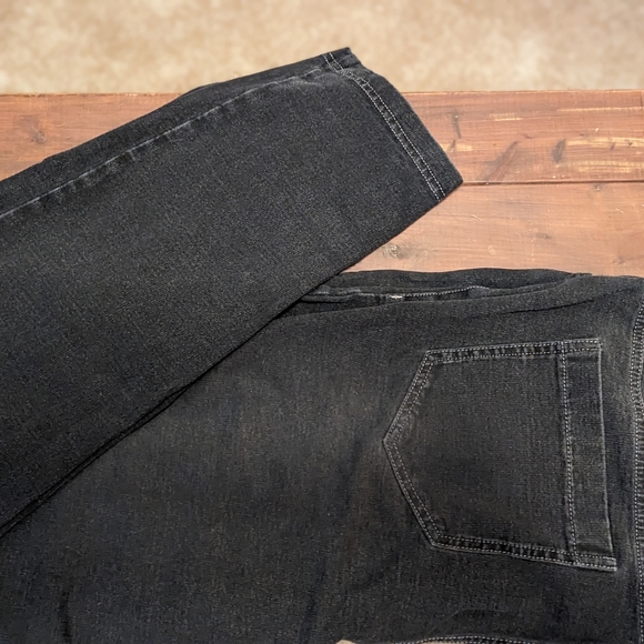 Slim-leg jeans. - Picture 6 of 6